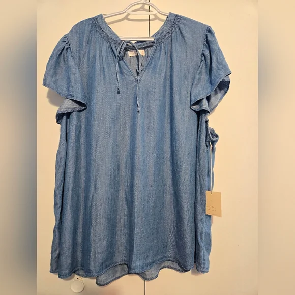 LC Lauren Conrad Blue Short Sleeve Denim Top - Picture 1 of 6